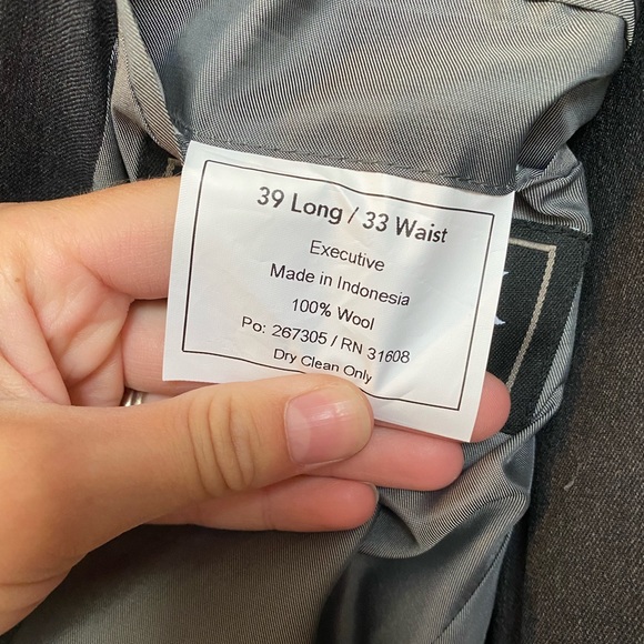 Men’s Gray Jos A. Bank Suit - Picture 4 of 6